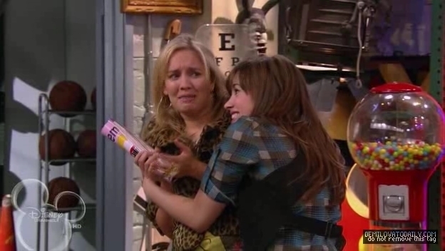 1x01-Sketchy-Beginings-demi-lovato-12506026-624-352 - 1x01 Sketchy Beginings