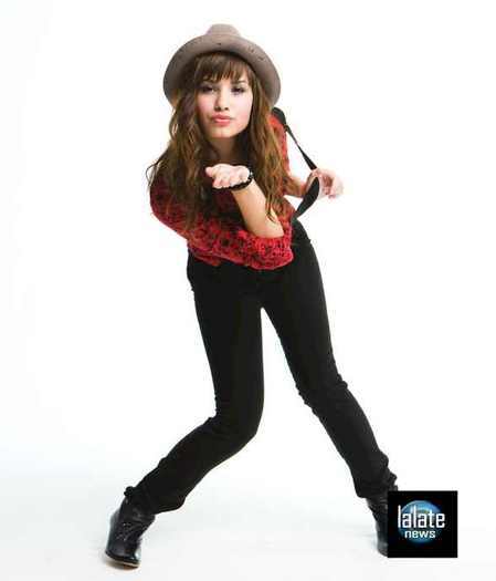16684342_YIJPJNJZC - demi lovato