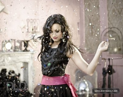 16649895_AVDXYTRWJ - demi lovato