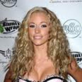 imagesCA6IURPJ - Kendra Wilkinson