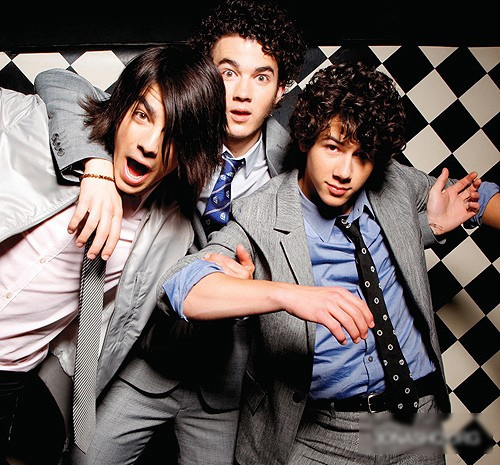 17128665_UQUANNSGS - Jonas Brothers