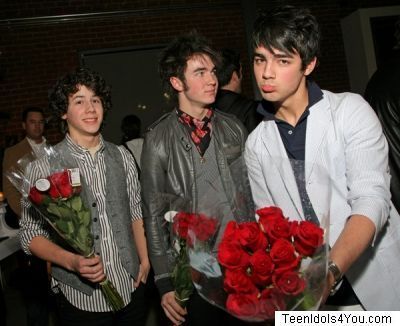 FGMSTJTDUYKNSBMSJYI - Jonas Brothers