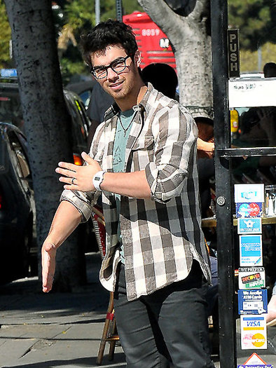14c8u8j - Jonas Brothers