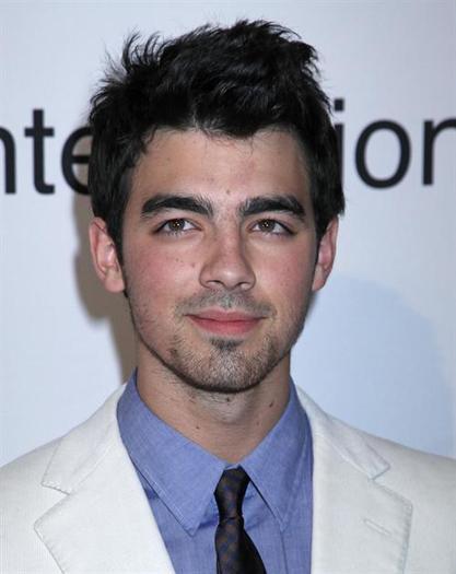 Joe_Jonas_arrives_2004 - Jonas Brothers