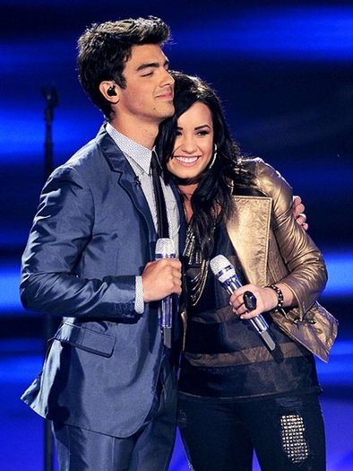 joe_jonas_demi_lovato_it_must_be_love - Jonas Brothers