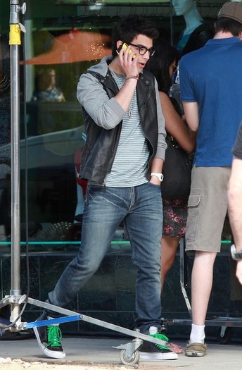 Joe+Jonas+Set+JONAS+Santa+Monica+3+hNhNCfn4evDl - Jonas Brothers