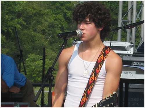pic_1217983127_9 - Jonas Brothers