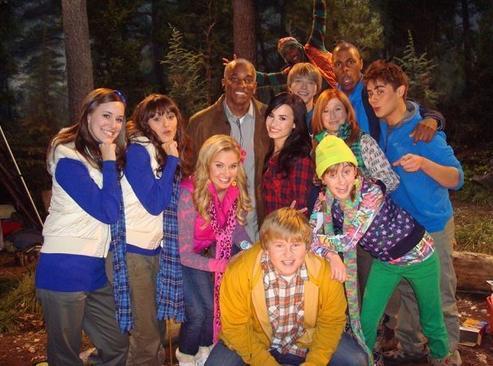 Sonny-with-a-chance-Season-2-sonny-with-a-chance-9795820-493-366 - Plata pt hotelulselenagomez123 pt camera vedetelor