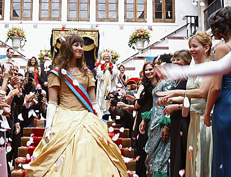 princess-protection-program_2 - Plata pt hotelulselenagomez123 pt camera vedetelor