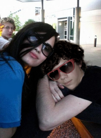 Nemi-Photoshopped-nemi-2271167-350-480 - Plata pt hotelulselenagomez123 pt camera vedetelor