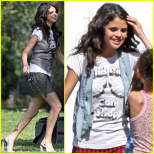 selena-gomez-miley-cyrus