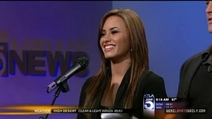 Demi-WTK-on-KTLA-demi-lovato-13273085-400-225