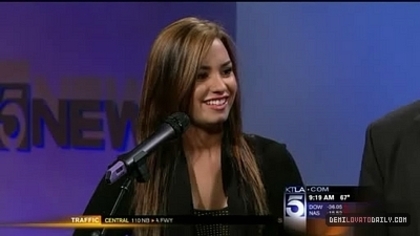 Demi-WTK-on-KTLA-demi-lovato-13273190-400-225 - Plata pt hotelulselenagomez123 pt camera vedetelor