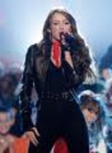 4P7CA1NZF1ZCAP - miley cyrus