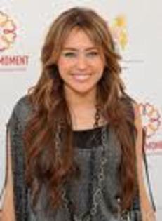 6FRCAVUPTG3CA - miley cyrus