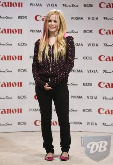 avril_lavingne_kohls1_0_0_0x0_400x5 - avrill 5