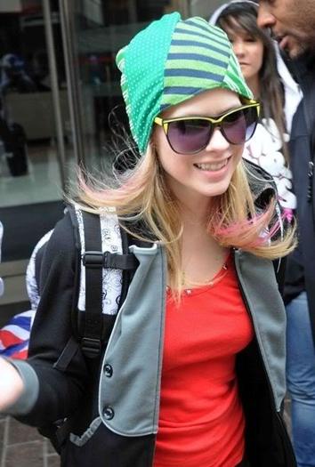 lavigne_avril_b_gr_01 - avillllllllllll 9