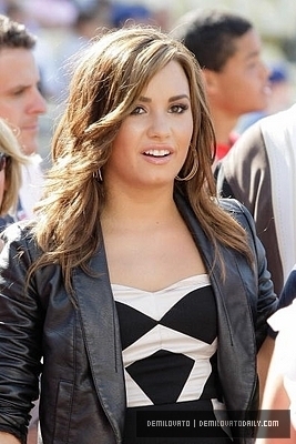 Demi-Lovato-july11th-Singing-the-National-Anthem-at-Dodgers-vs-Cubs-game-demi-lovato-13778973-267-40 - Demi Lovato photo shoot 23
