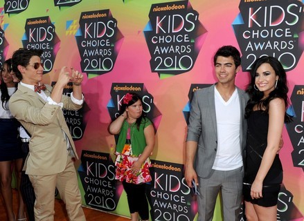 439x - Demi Lovato and Joe Jonas photo phoot