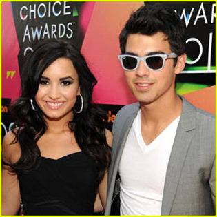 joe-jonas-demi-lovato-kcas - Demi Lovato and Joe Jonas photo phoot