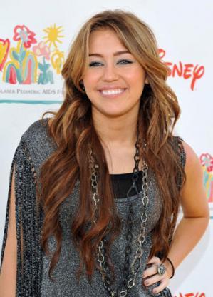 a44e3_pretty-miley_299x416[1] - Miley Cyrus
