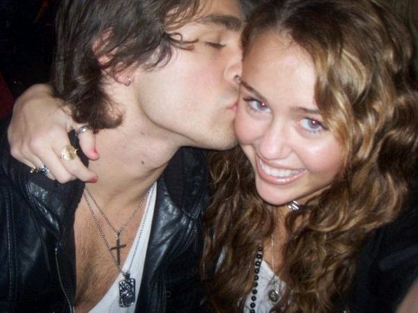 miley-cyrus-and-justin-gaston-kissing-1[1] - Miley Cyrus Private