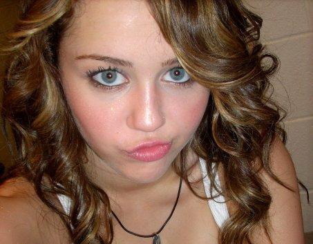 miley-cyrus-foto-personali-00[1]