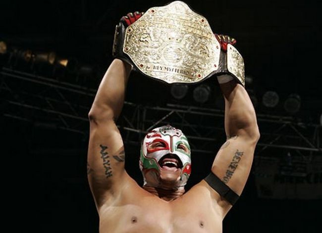 noul-campion-mondial-rey-mysterio-revine-la-smackdown_size1 - wrestling