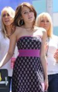 LUCPFOZFKCJHSWBAXUX - miley cyrus