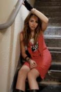 NFWLKUJOXBIBSWKHRPZ - miley cyrus