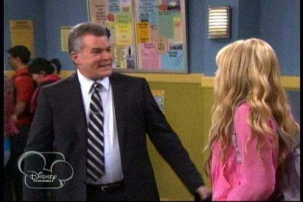 normal_118 - 0 Hannah Montana Season 4 Screencaps 4 02 Hannah Montana to the Principal s Office