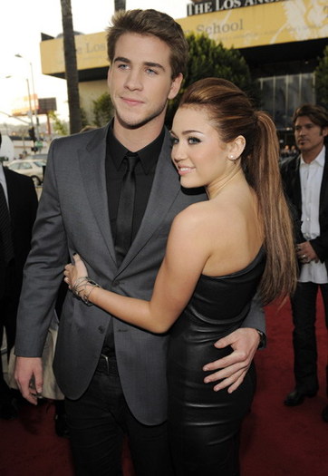 miley si liam iubiteii