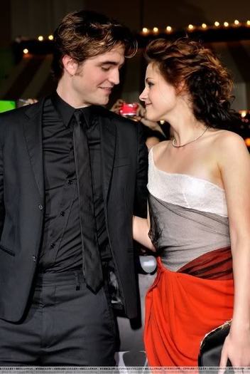 RobandKristenatTwilightPremiere - kristen----------stewart------------7