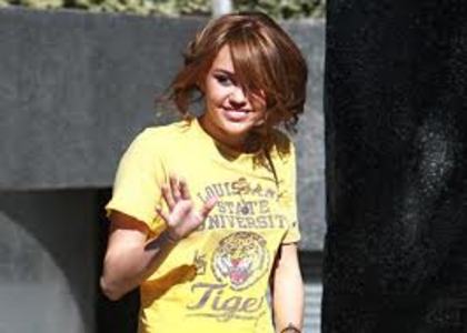 Miley Cyrus in galben - 0 Miley Cyrus in culori