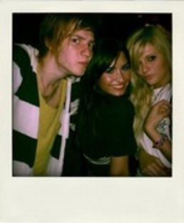 FMSIFGYVZMWOUAPBSLX - demi lovato poze rare