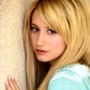 Ashley Tisdale - poza 1 - ashley tisdale foto