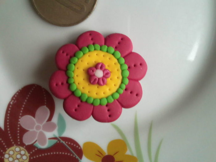 nr.19 BROSA FLOARE .PRET 16 LEI; BROSA FIMO FLOARE ROSIE
