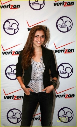 Alyson-Stoner-Camp-Rock-Rockaway-Mall-alyson-stoner-14201137-742-1222[1]