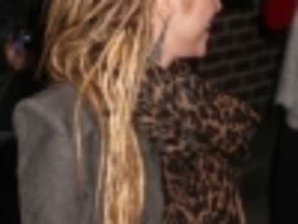 thumbs thumb 243 x 398 264208 199858 shakira dread 4 Shakira si a facut codite afro(poze) - shakira