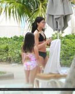 3 - Demy And Family In Bahamas