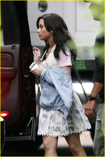 demi-lovato-again-video-shoot-02 - Demy Lovato Filming-Gift Of A Friends