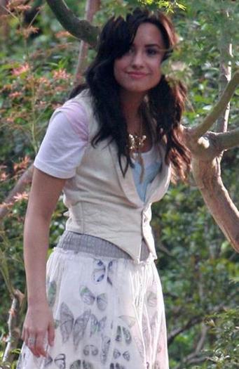 demi-lovato-here-we-go-again20283229 - Demy Lovato Filming-Gift Of A Friends