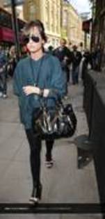 22 - Demy Lovato for a walk in London