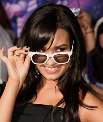 demi ochelari albi - demi lovato fanul 1 din toata galaxia