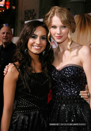 3409358850_35d8488bb5 - Demi and her bffs