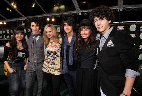 ku - Demi and her bffs