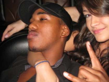 4b11c5c0db587 - Demi and her bffs