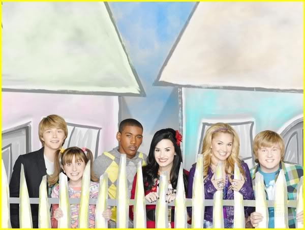 60920200 - Demi and her bffs