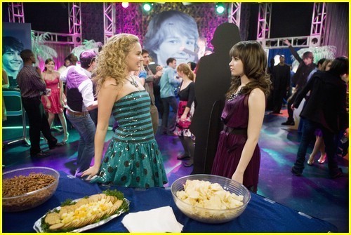 Sonny-and-Tawni-demi-lovato-and-tiffany-thornton-5825420-500-335 Sonny-and-Tawni-demi-lovato-and-tiffany-thornton-5825420-500-335