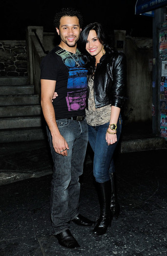 Joe+Jonas+Demi+Lovato+Visit+Heights+Broadway+_8IuG3JoOMGl